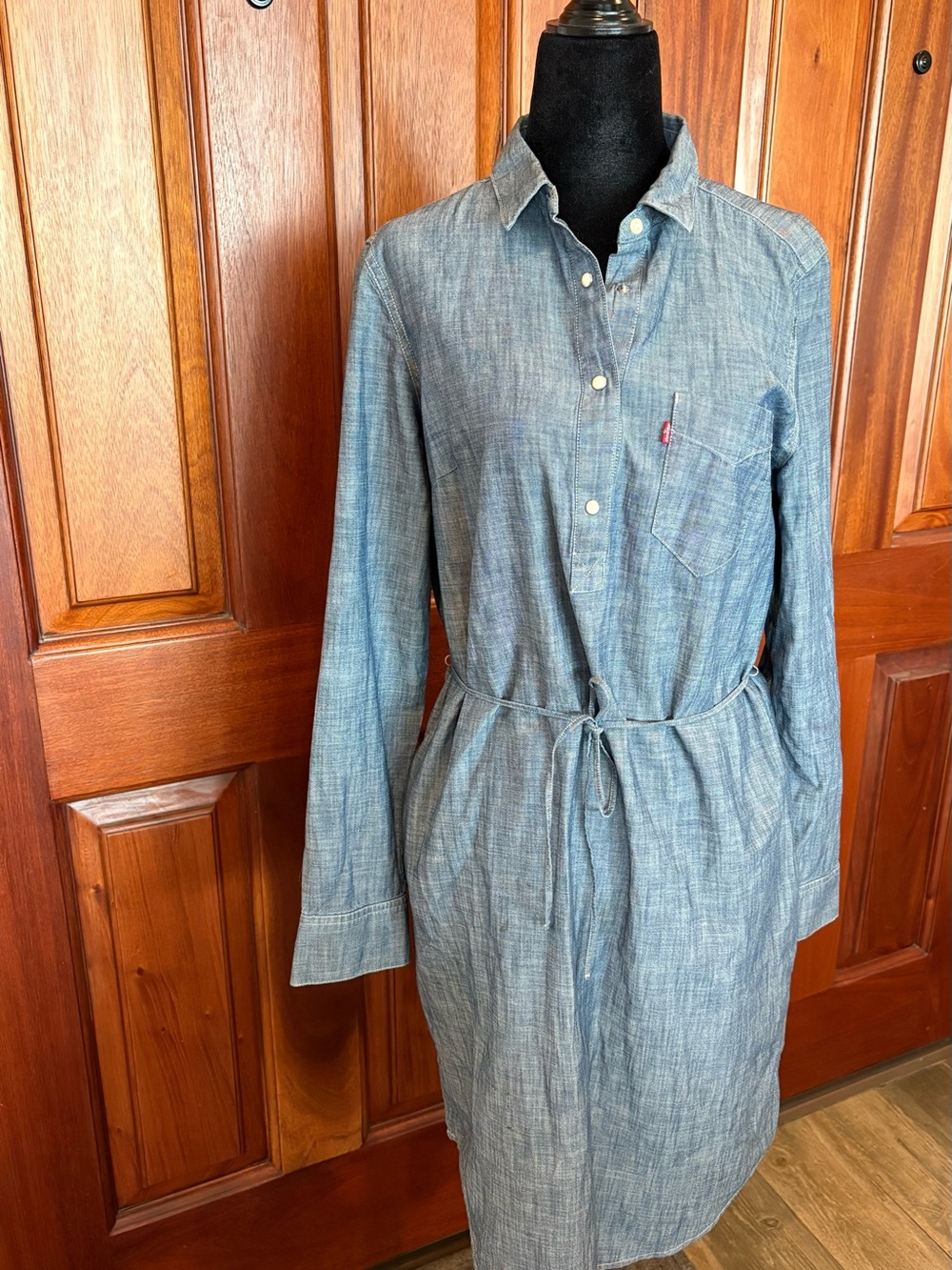 Levi’s Chambray Blue Denim Shirt Dress Pearl Snap Button Up Western Pockets M